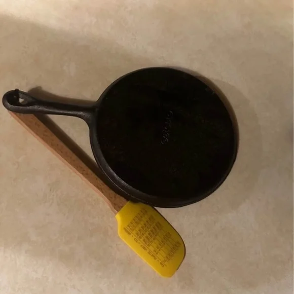 Reese's Spatula with mini cast iron pan - Picture 3 of 3